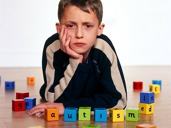 Признаки аутизма у детей — как помочь ребенку