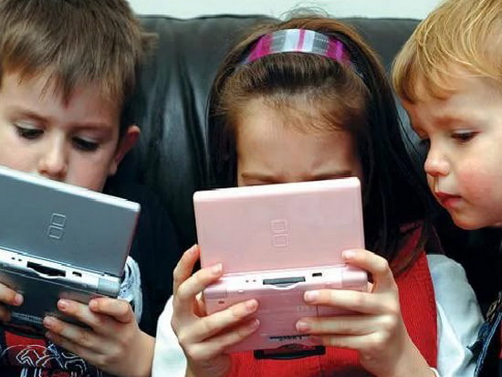 10 поводов, чтобы запретить использование мобильных устройств детям младше 12 лет