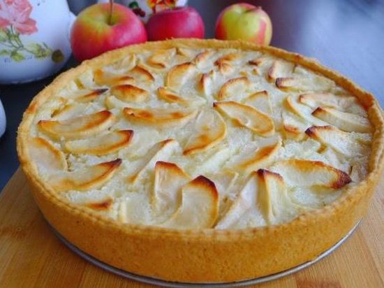 Заливной пирог с яблоками
