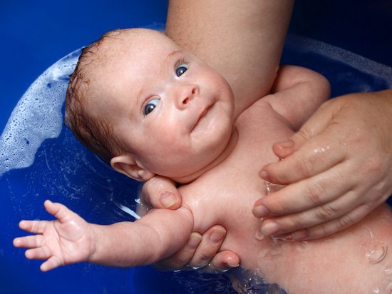 Техника купания грудного ребенка