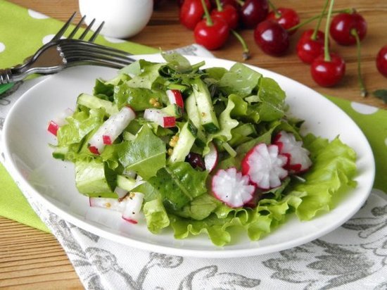 Готовим вкусные салаты с одуванчиками: три лучших рецепта