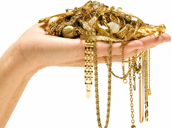 Как почистить золотые украшения и изделия из серебра?