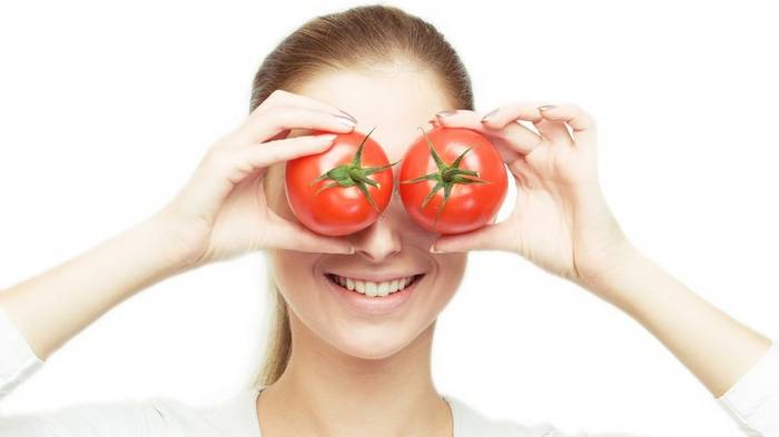 Помести кусочек помидора на лицо и подожди 1 час