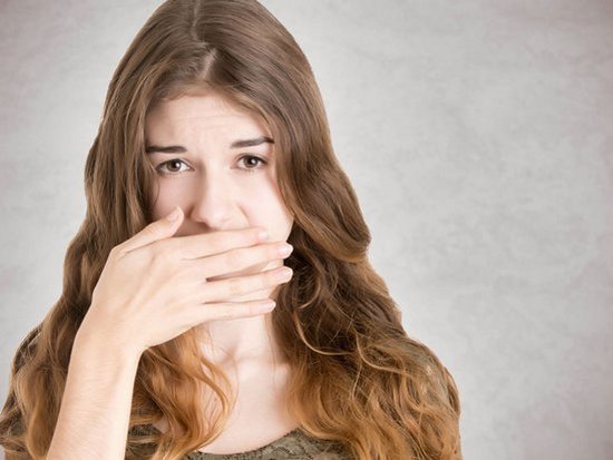 Как избавиться от запаха чеснока изо рта?