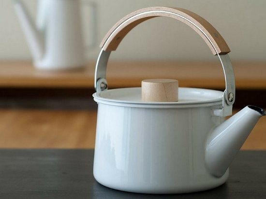 Как убрать накипь в чайнике в домашних условиях?