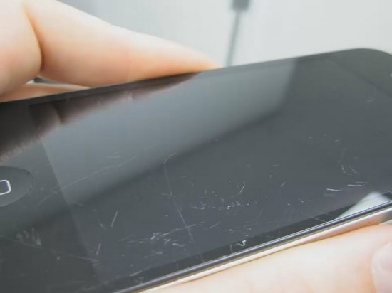 Как убрать царапины с экрана телефона?