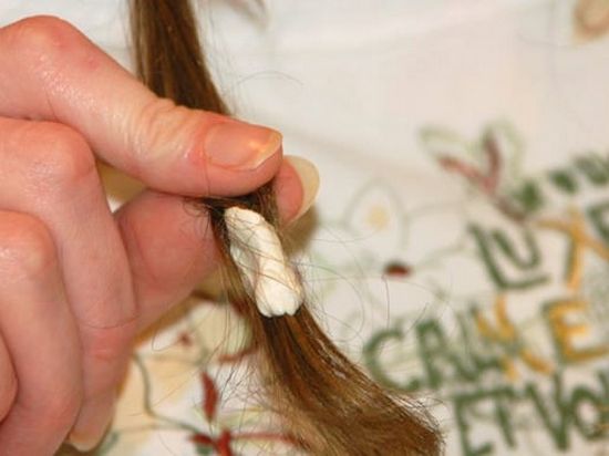 Как убрать жвачку с волос без ножниц в домашних условиях?