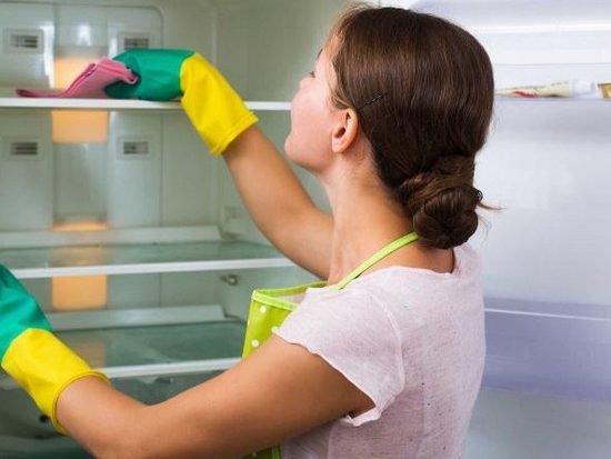 Чем мыть холодильник внутри и как это делать?