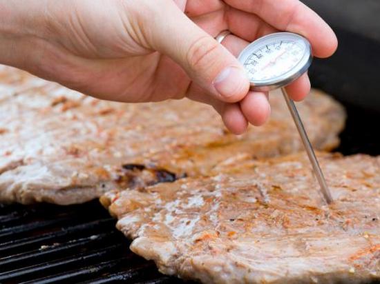 Как запечь сочное мясо в духовке целым куском?
