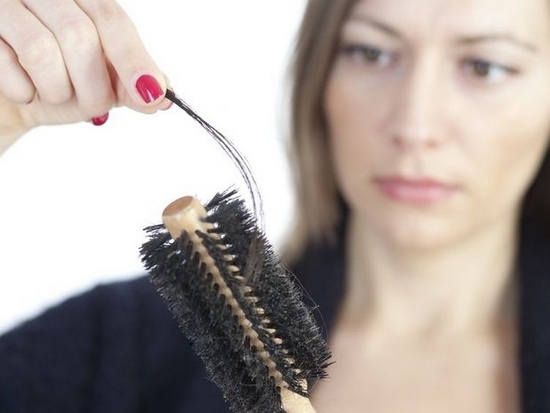 Причины выпадения волос у женщин. Почему такое происходит и что можно сделать?