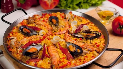 Какие блюда испанской кухни стоит обязательно попробовать туристам?