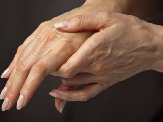 Что делать если болит запястье руки?
