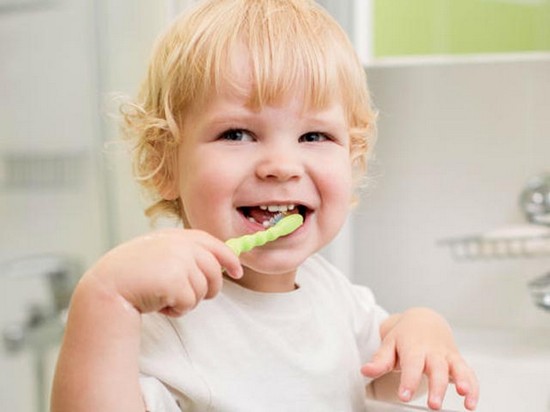 Как научить детей правильно чистить зубы