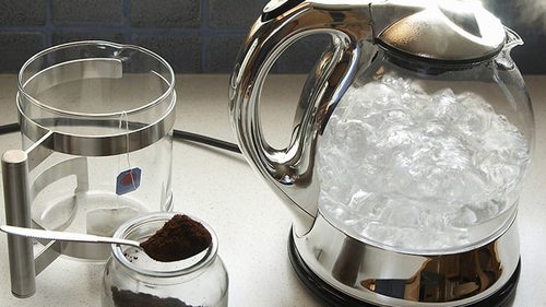 Как убрать накипь в электрическом чайнике в домашних условиях