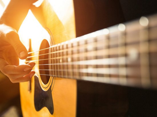 Как научиться играть на гитаре самому с нуля: 10 полезных советов