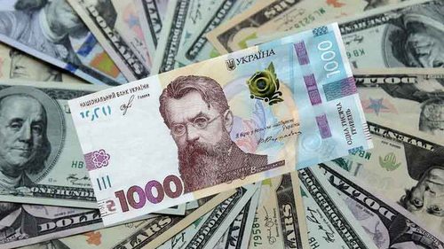 Какая банкнота грязнее — гривна или доллар? Эксперт показал, что «живет» на деньгах (видео)