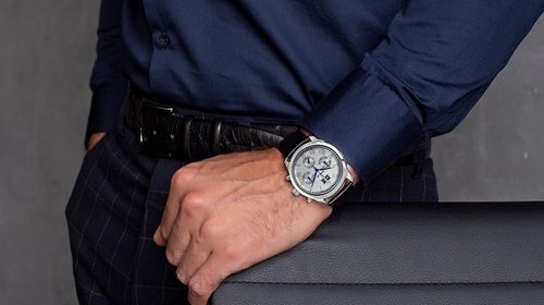 Всегда в моде: серебряные наручные часы