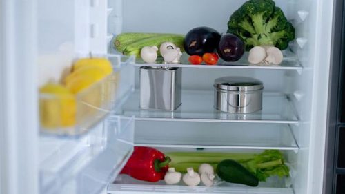 5 продуктов, которые нельзя хранить на дверце холодильника: испортятся очень быстро