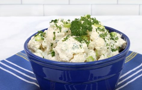 «Картофельный» салат из цветной капусты: оригинальный рецепт очень легкого блюда