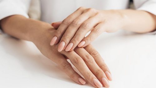 Как ухаживать за руками осенью: дерматолог дала 5 советов, которые сохранят молодость кожи