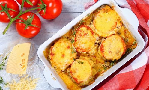 Запеченное мясо с сыром и помидорами: красивый рецепт для праздничного стола