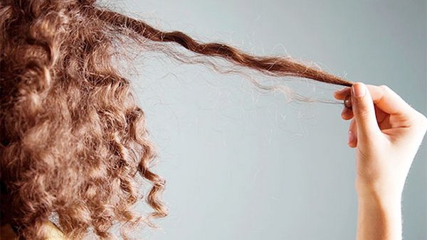 Чтобы не были, как мочалка: как обуздать непослушные вьющиеся волосы
