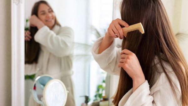 Как правильно мыть расчески для волос: вы не знали этих секретов