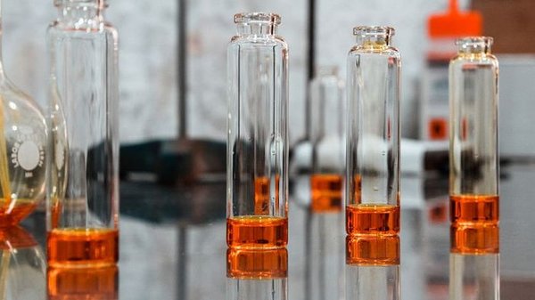 Скляні пробники для зберігання парфумів: особливості вибору та переваги