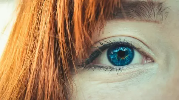 Какой цвет волос наиболее подходит к голубым глазам: лучшие варианты, которые подчеркнут оттенок