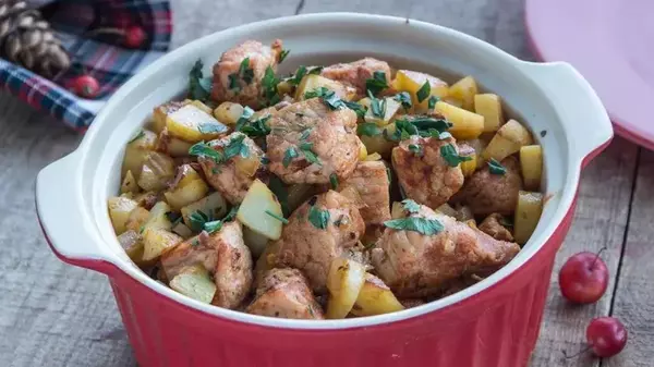 Жаркое из свинины с картошкой: рецепт сытного блюда