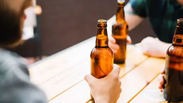 Можно ли пить пиво, у которого истек срок годности: какие риски д...