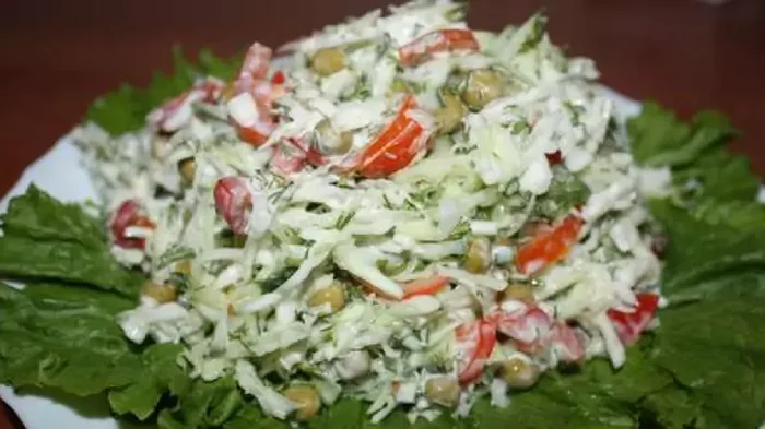 Быстрый и сочный салат: как приготовить вкусный гарнир к мясу