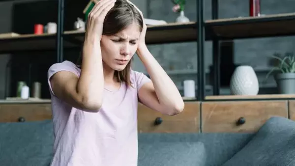 10 неочевидных факторов, которые провоцируют мигрень у женщин и мужчин