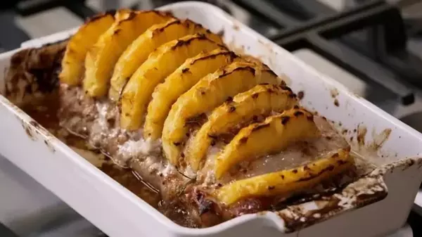 Запеченная свинина с ананасами: рецепт праздничного блюда