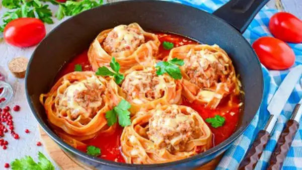 Макароны-гнездышки с фаршем в томатном соусе: невероятное блюдо