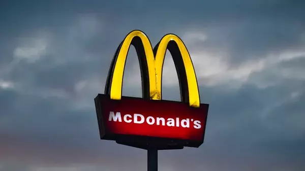 Химик проверил еду из McDonalds на наличие микробов. Вот что он т...