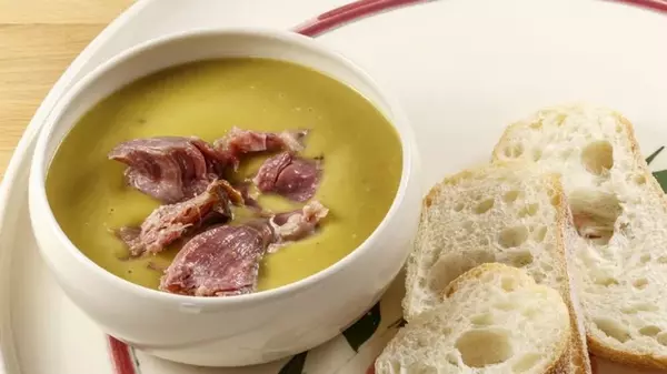 Гороховый суп с копчеными ребрами: простой рецепт