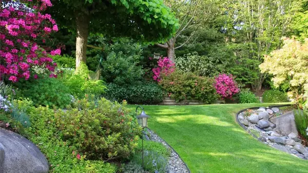 Как еще можно украсить сад, кроме цветов - советы эксперта