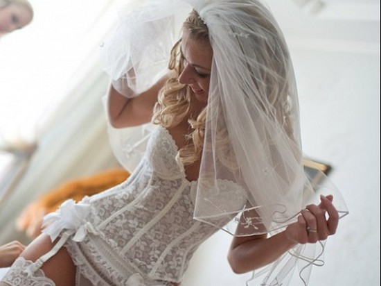 Что надеть под свадебное платье?