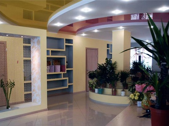 Цветочные композиции и горшечные растения для оформления офиса