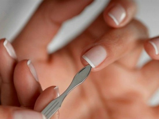 Слабые ногти: причины и советы по уходу