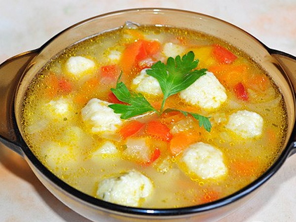 Суп с сырными клецками и овощами (рецепт)