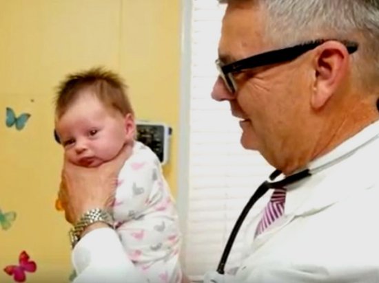 Как успокоить плачущего малыша за 5 секунд (видео)