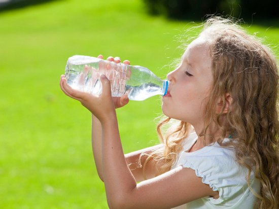 Сколько нужно пить воды детям: заботимся о водном балансе ребенка