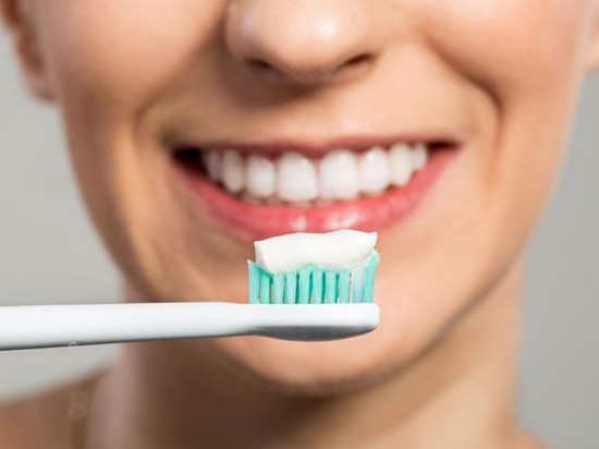 Помогают ли отбеливающие зубные пасты на самом деле?