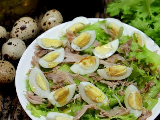 Салат с перепелиными яйцами и мясом перепелки (рецепт)