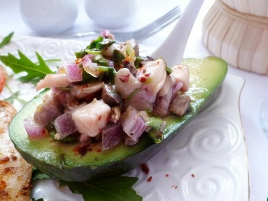 Грибная сальса в авокадо (рецепт)
