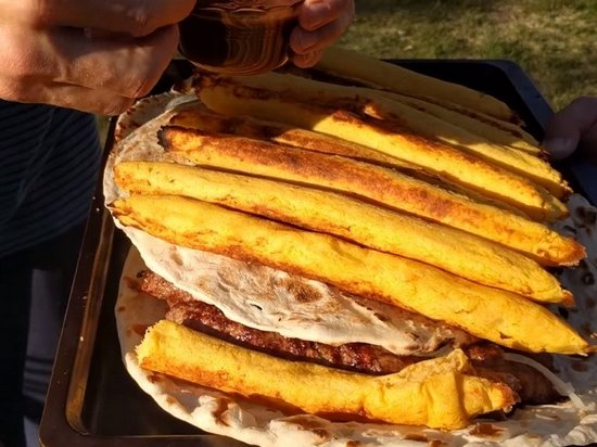 Если уж гарнир к шашлыкам, то тоже на шампурах: люля-кебаб из картофеля