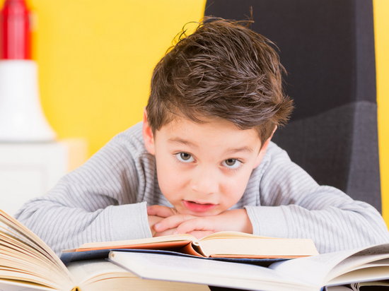 10 типичных ошибок, которые совершают родители, обучая ребенка чтению