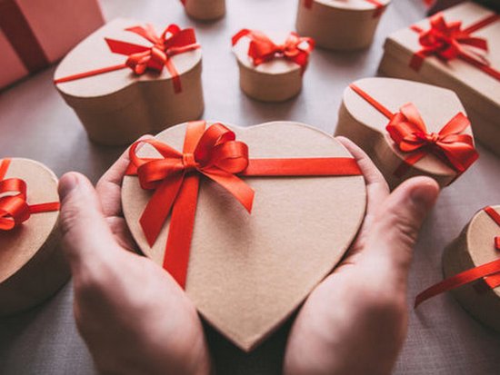 10 идей для подарков любимой или любимому на 14 февраля